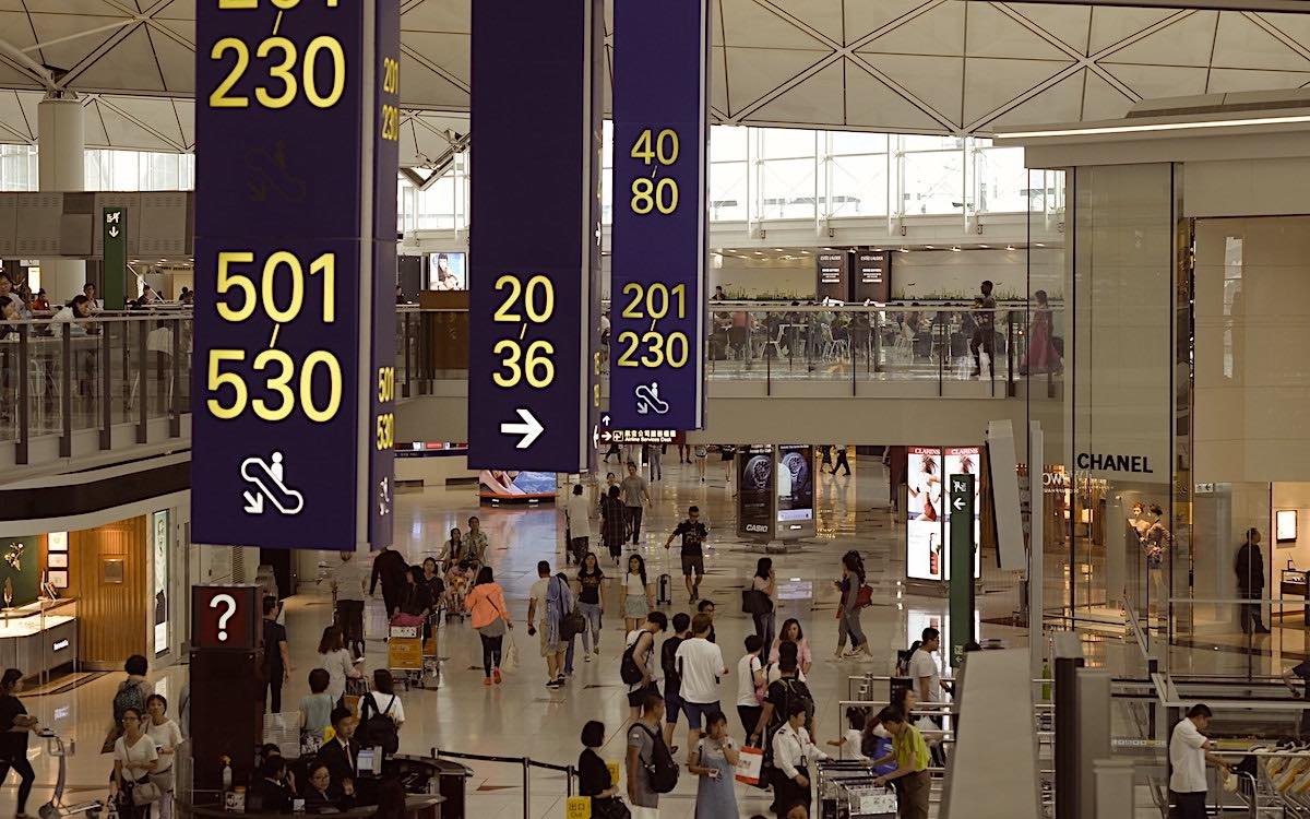 Hong Kong in the grip of an emigration wave
