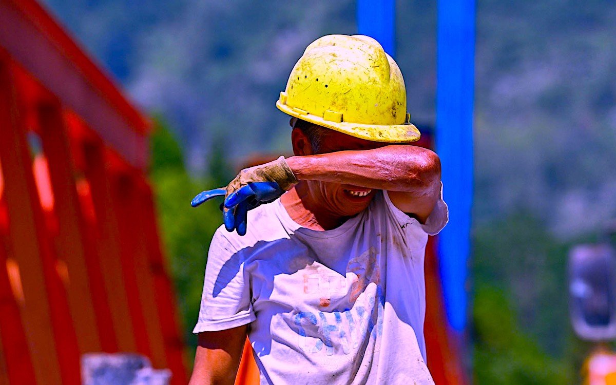 Cold comfort for Chinese workers in heatwave crisis